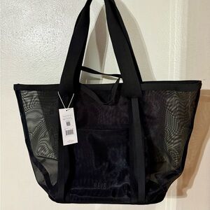 THE MESH BEACH TOTE IN BLACK